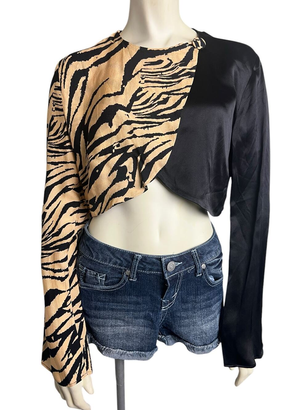 NWT Usisi Sister Hermione Crop Top Black Tiger Women's M Colorblock Casual Chic